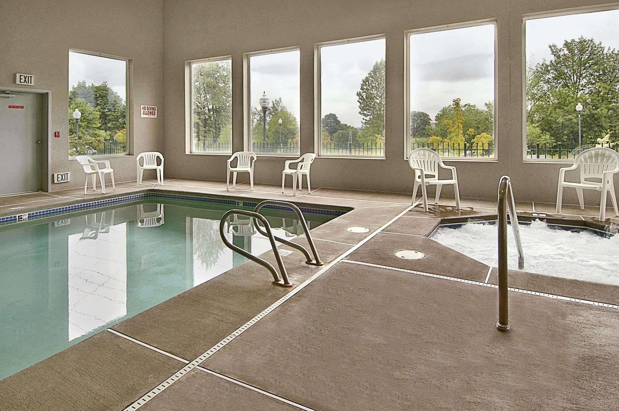 Super 8 By Wyndham Corvallis Eksteriør bilde